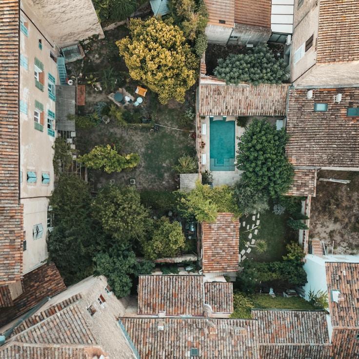 Outdoor terrace seating suitable for families in Milan